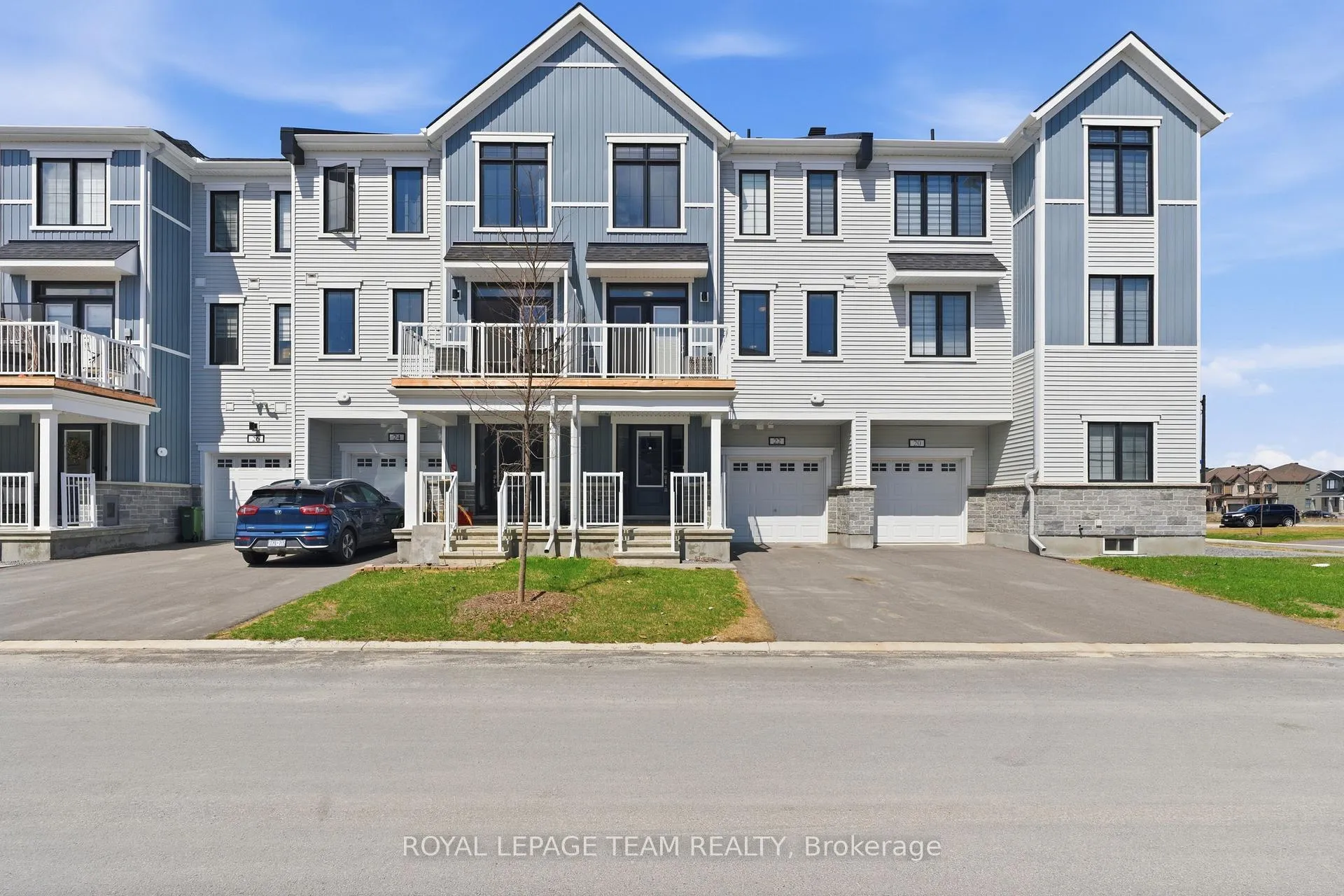 Photo 1 of 22 Stitch Mews, Ottawa, Goulbourn Twp From Franktown Rd/South To Rideau — HOMEH