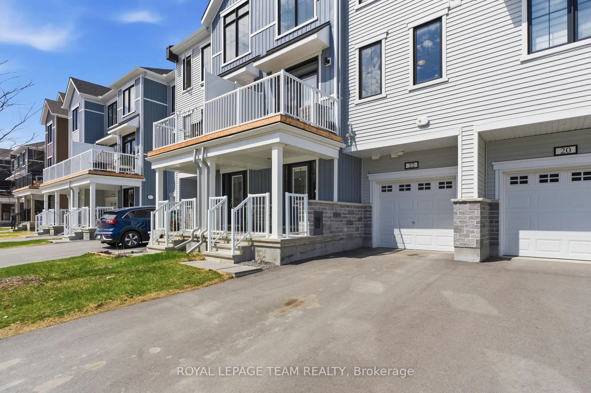 Photo 2 of 22 Stitch Mews, Ottawa, Goulbourn Twp From Franktown Rd/South To Rideau — HOMEH