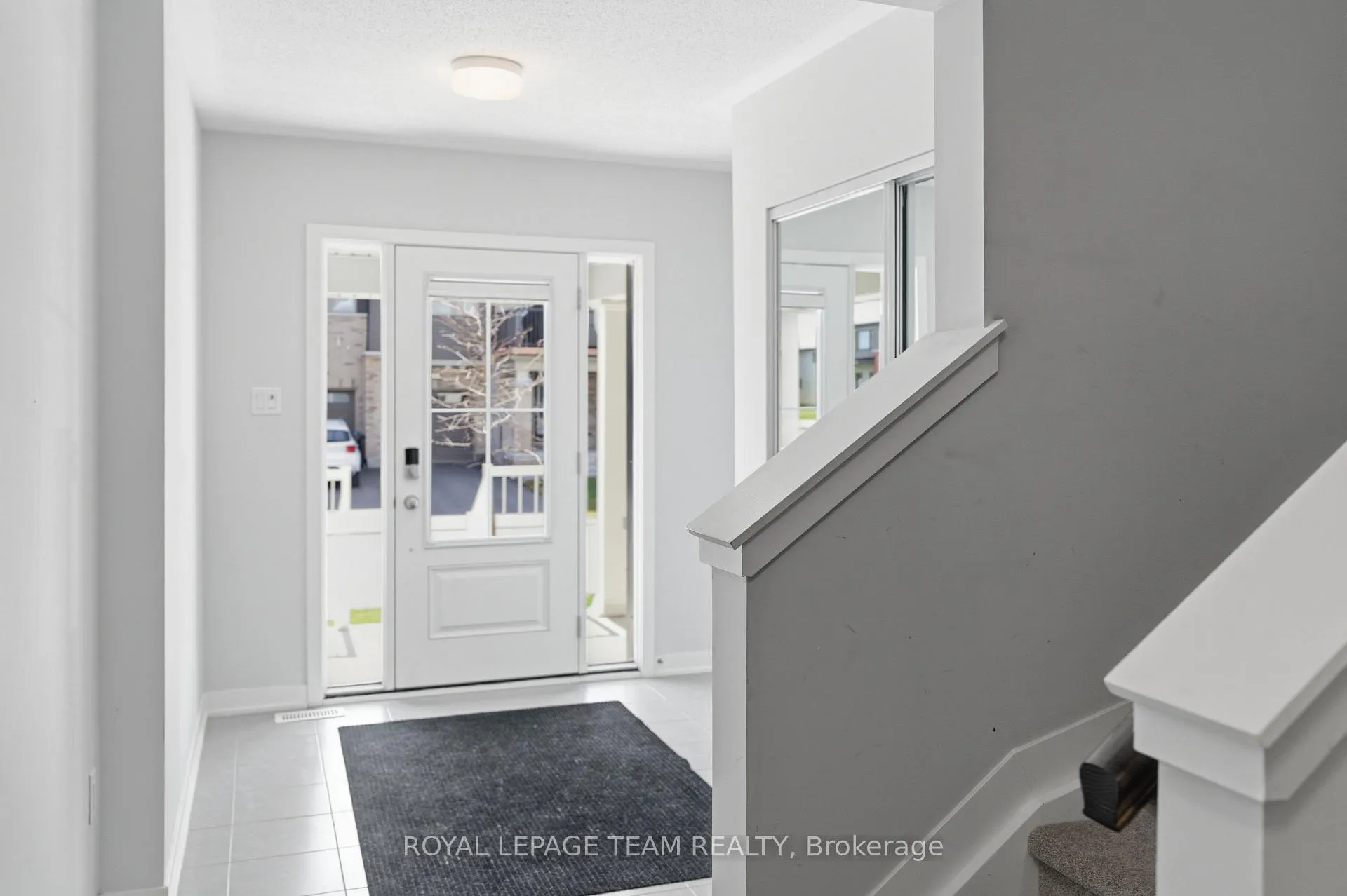 Photo 4 of 22 Stitch Mews, Ottawa, Goulbourn Twp From Franktown Rd/South To Rideau — HOMEH