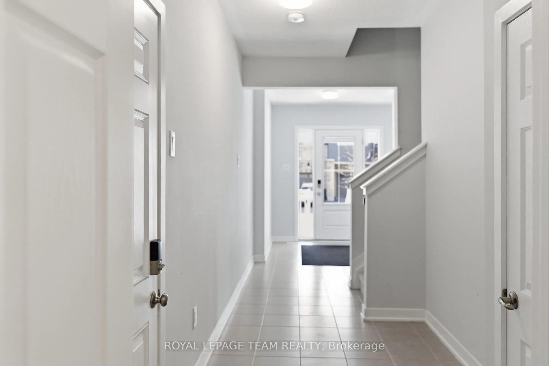 Photo 5 of 22 Stitch Mews, Ottawa, Goulbourn Twp From Franktown Rd/South To Rideau — HOMEH