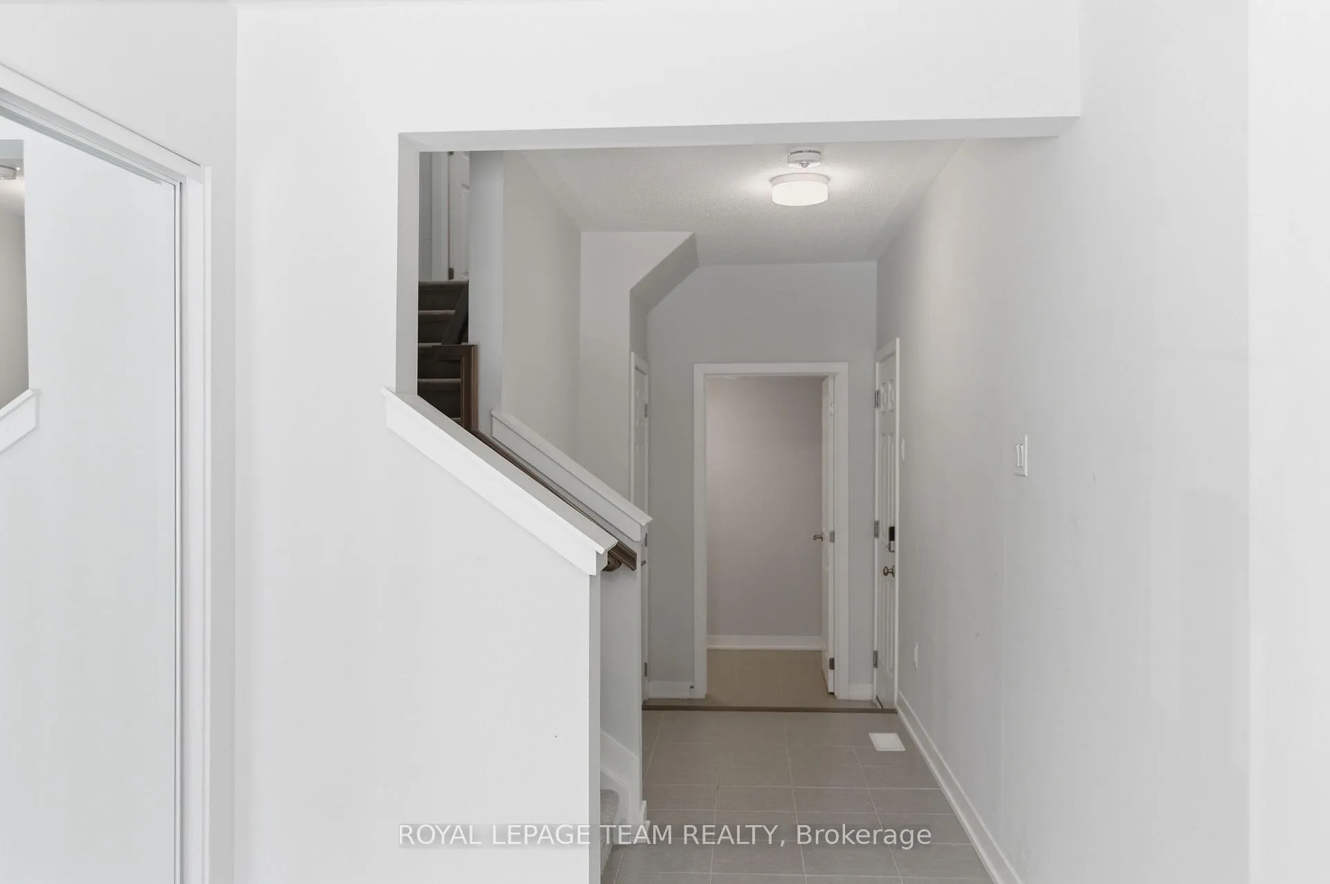 Photo 6 of 22 Stitch Mews, Ottawa, Goulbourn Twp From Franktown Rd/South To Rideau — HOMEH
