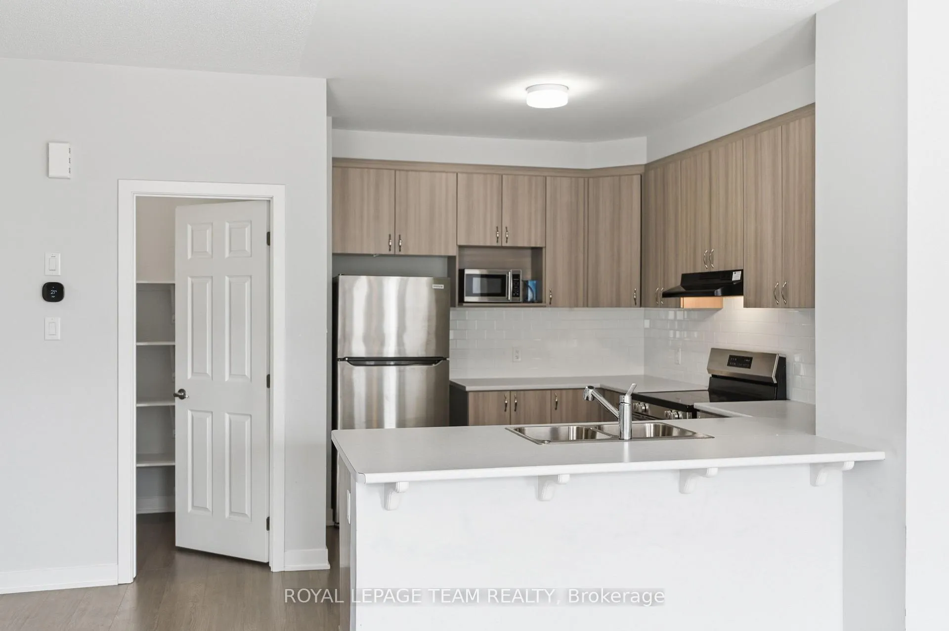 Photo 11 of 22 Stitch Mews, Ottawa, Goulbourn Twp From Franktown Rd/South To Rideau — HOMEH