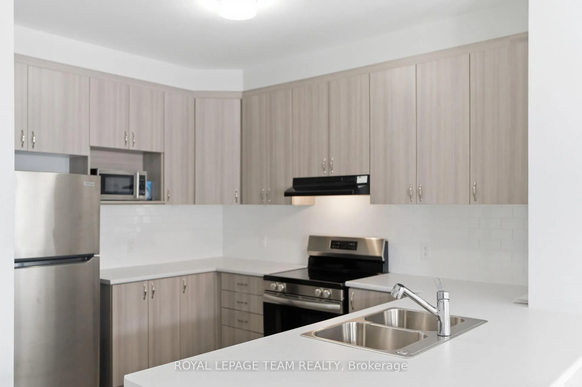 Photo 13 of 22 Stitch Mews, Ottawa, Goulbourn Twp From Franktown Rd/South To Rideau — HOMEH