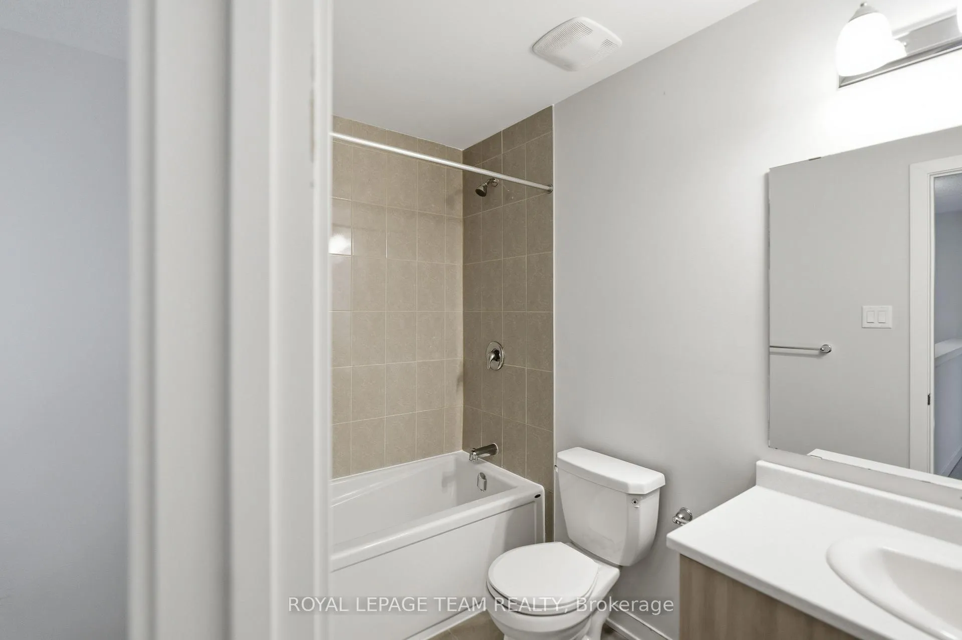 Photo 19 of 22 Stitch Mews, Ottawa, Goulbourn Twp From Franktown Rd/South To Rideau — HOMEH