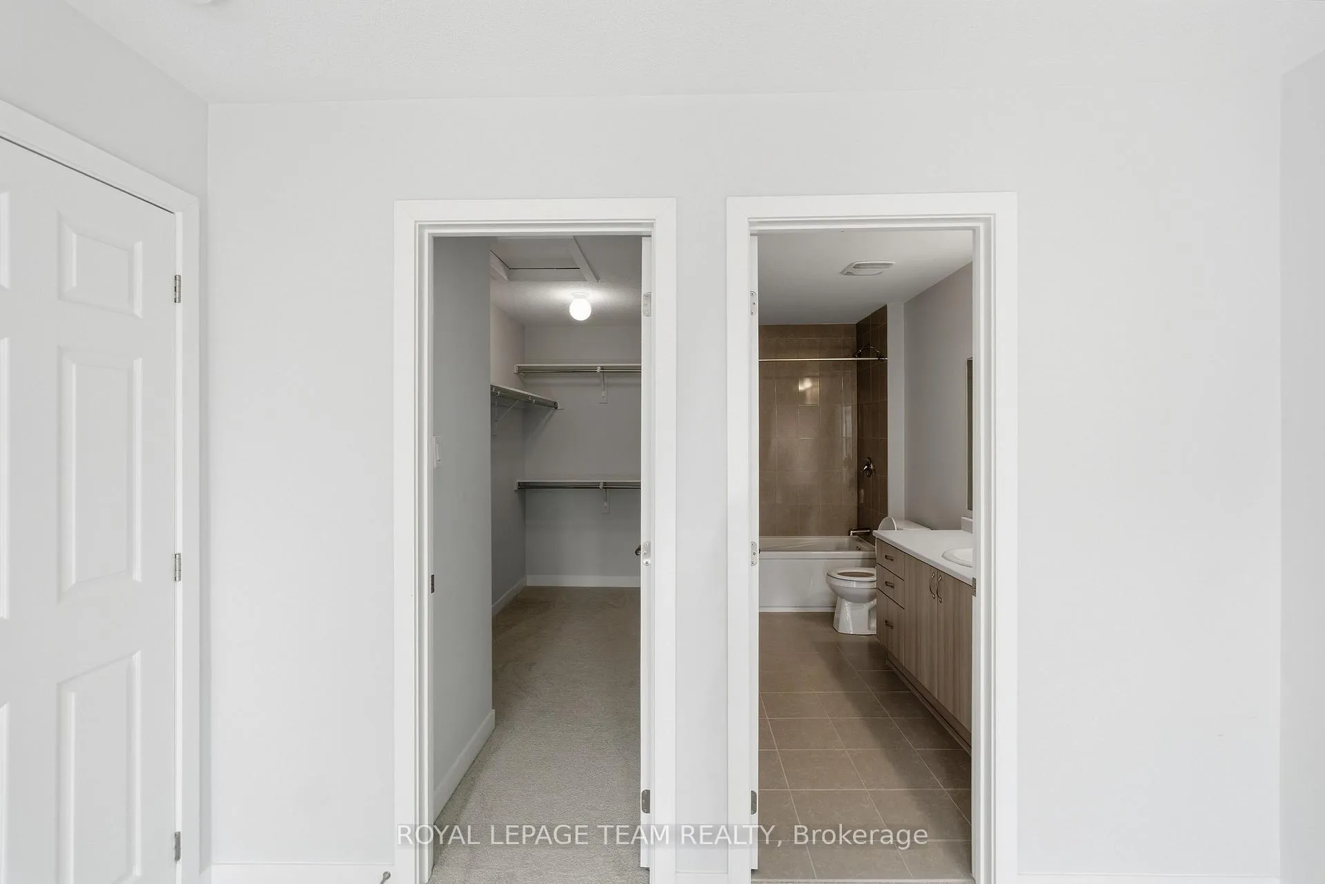 Photo 23 of 22 Stitch Mews, Ottawa, Goulbourn Twp From Franktown Rd/South To Rideau — HOMEH