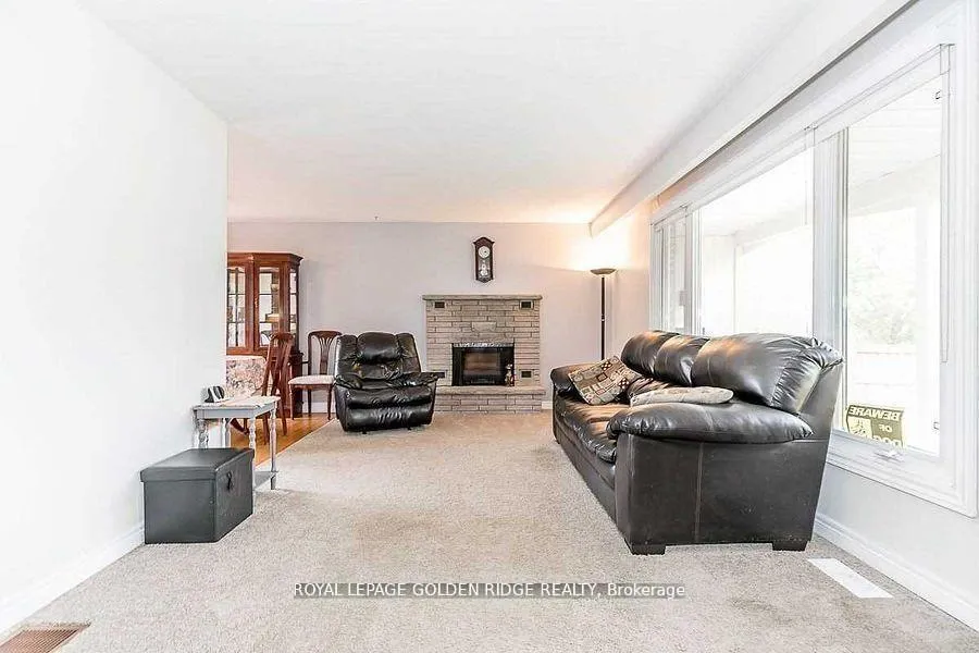 Photo 2 of 2082 Lea Road, Innisfil, Alcona — HOMEH