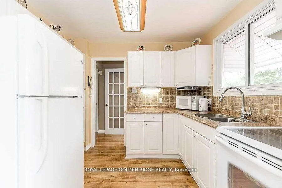Photo 3 of 2082 Lea Road, Innisfil, Alcona — HOMEH