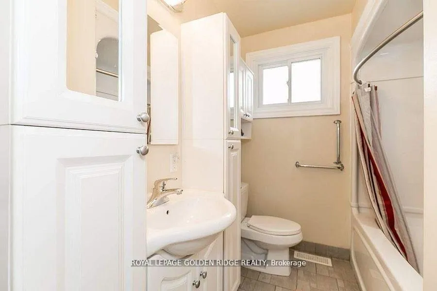 Photo 5 of 2082 Lea Road, Innisfil, Alcona — HOMEH
