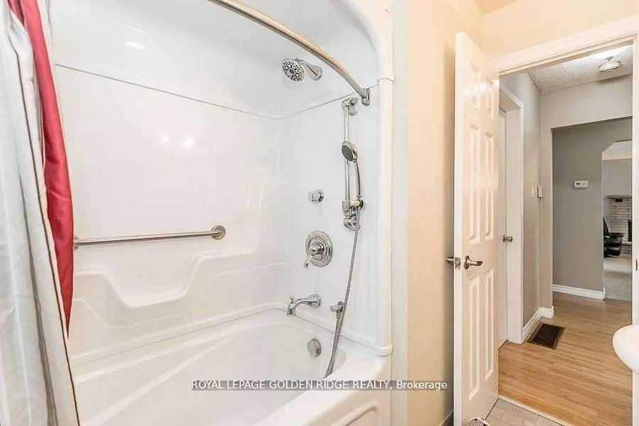 Photo 6 of 2082 Lea Road, Innisfil, Alcona — HOMEH