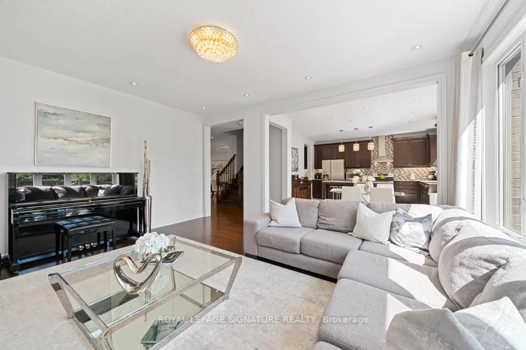 Photo 5 of 237 William Graham Drive, Aurora, Rural Aurora — HOMEH