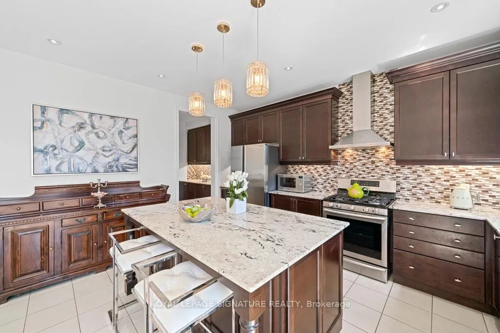 Photo 7 of 237 William Graham Drive, Aurora, Rural Aurora — HOMEH