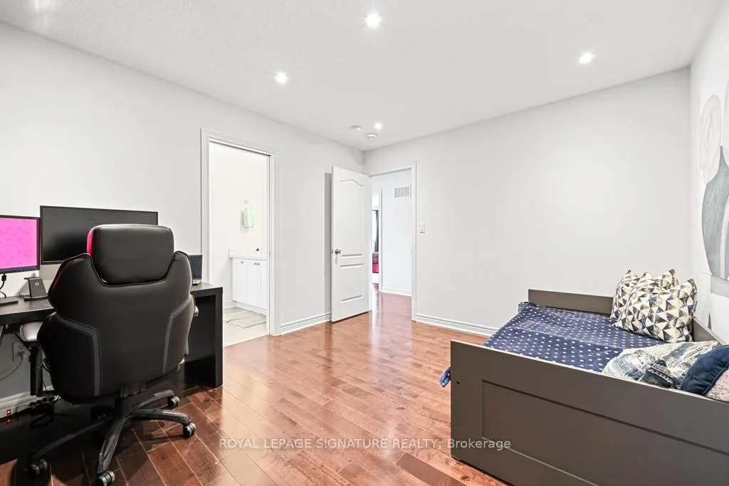 Photo 18 of 237 William Graham Drive, Aurora, Rural Aurora — HOMEH