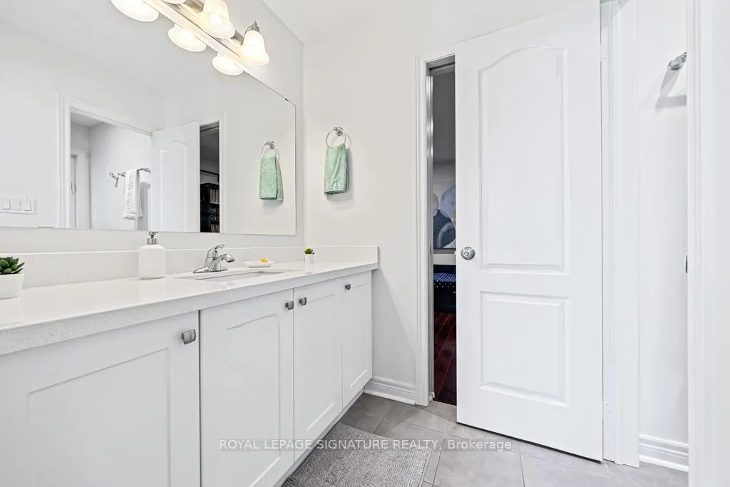 Photo 20 of 237 William Graham Drive, Aurora, Rural Aurora — HOMEH
