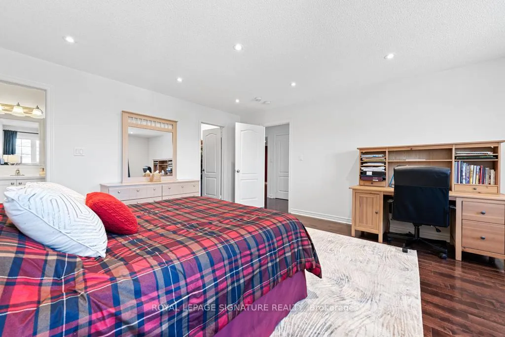 Photo 24 of 237 William Graham Drive, Aurora, Rural Aurora — HOMEH