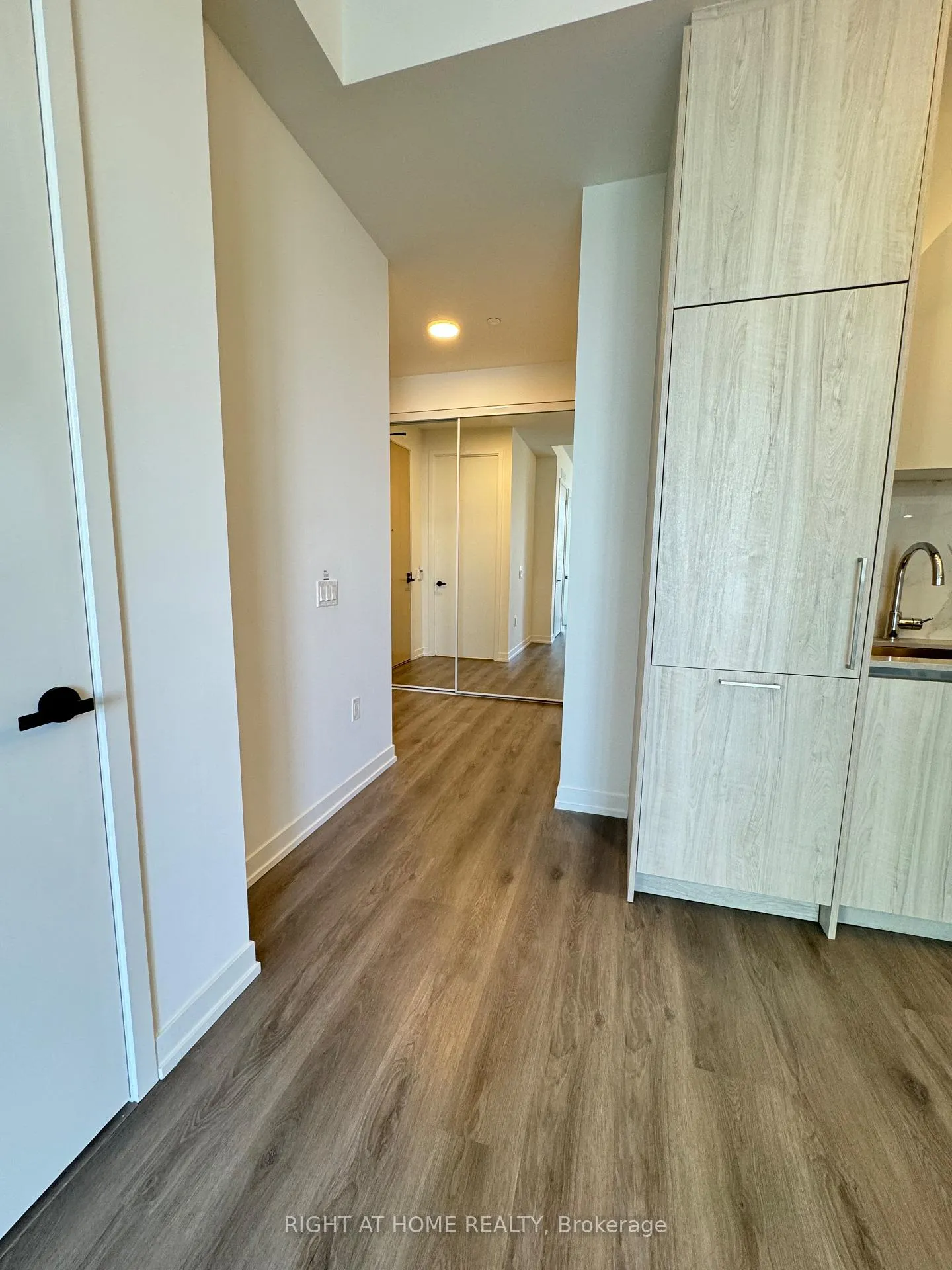 Photo 4 of Unit 1601, 225 Commerce Street, Vaughan, Vaughan Corporate Centre — HOMEH