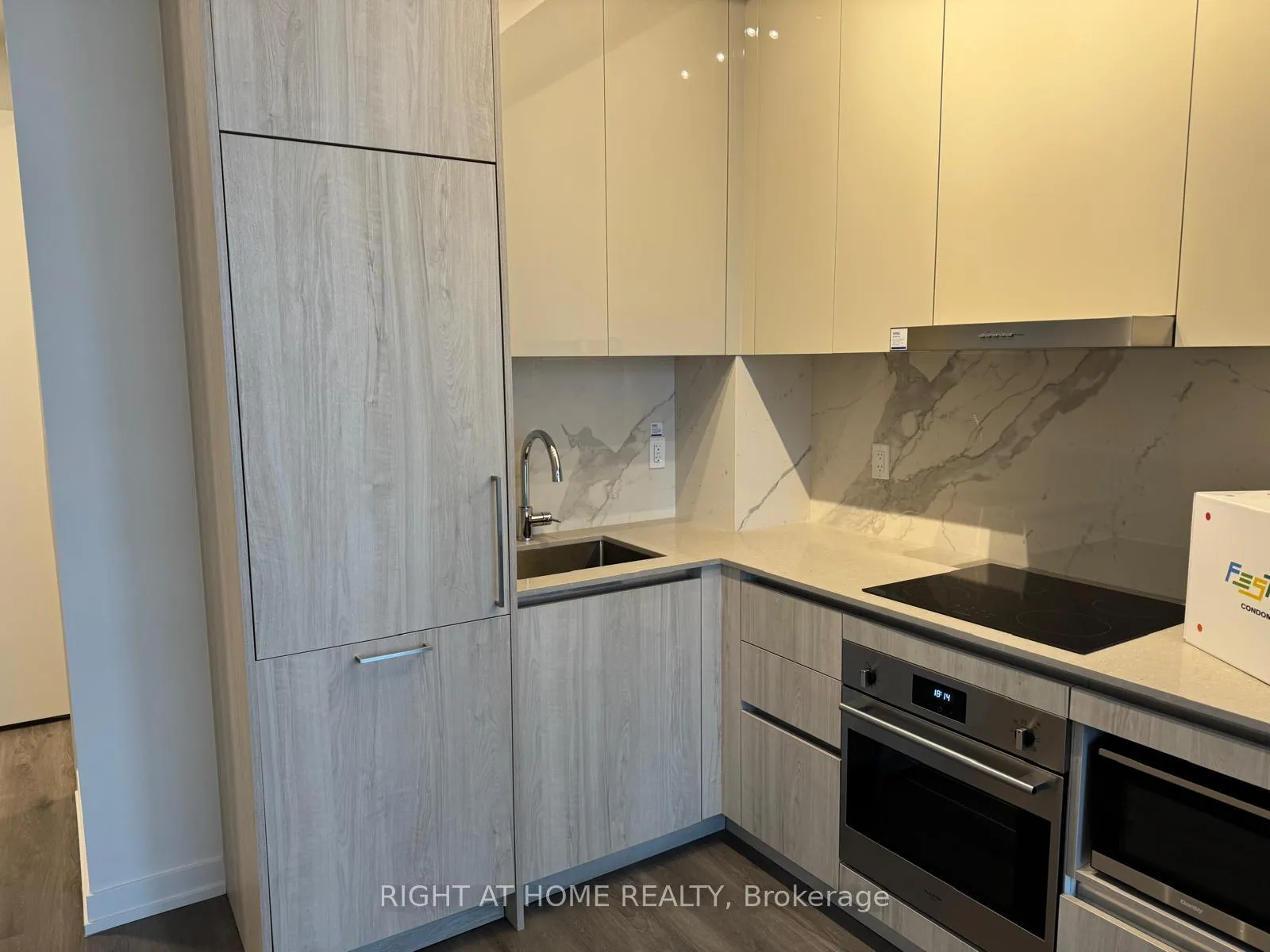 Photo 5 of Unit 1601, 225 Commerce Street, Vaughan, Vaughan Corporate Centre — HOMEH