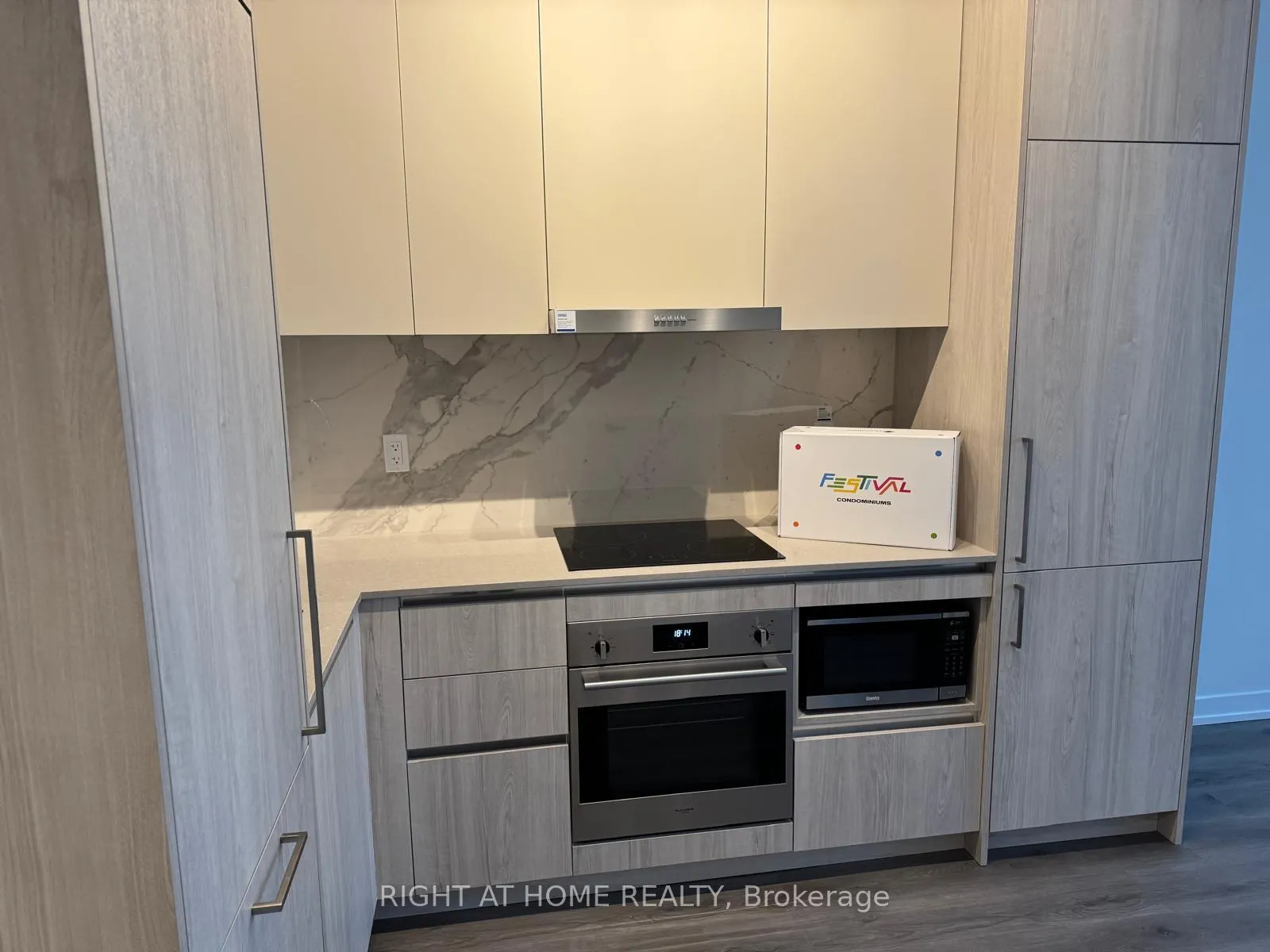 Photo 6 of Unit 1601, 225 Commerce Street, Vaughan, Vaughan Corporate Centre — HOMEH