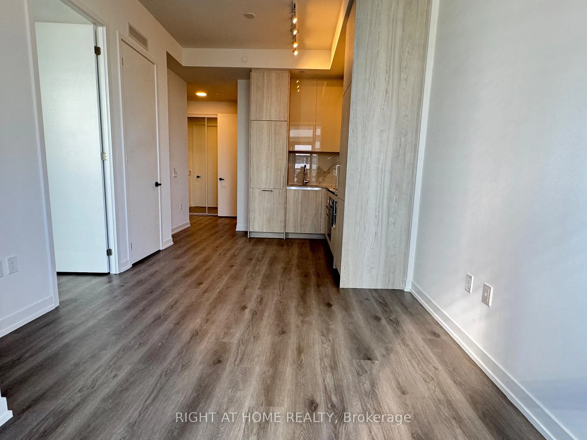 Photo 8 of Unit 1601, 225 Commerce Street, Vaughan, Vaughan Corporate Centre — HOMEH