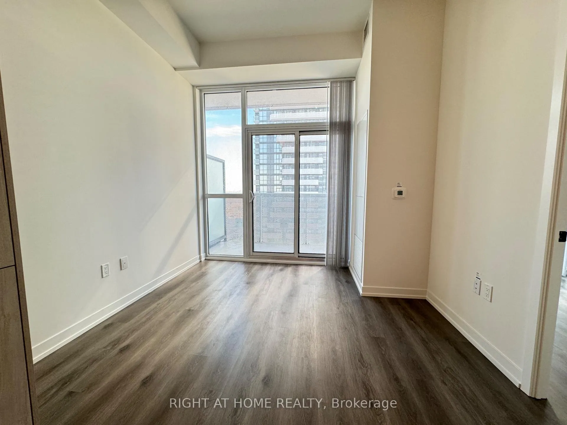 Photo 9 of Unit 1601, 225 Commerce Street, Vaughan, Vaughan Corporate Centre — HOMEH