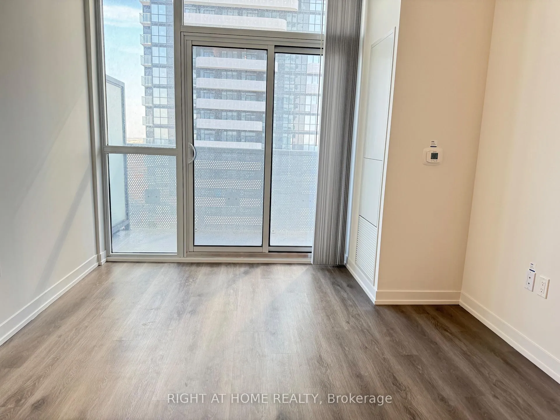 Photo 11 of Unit 1601, 225 Commerce Street, Vaughan, Vaughan Corporate Centre — HOMEH