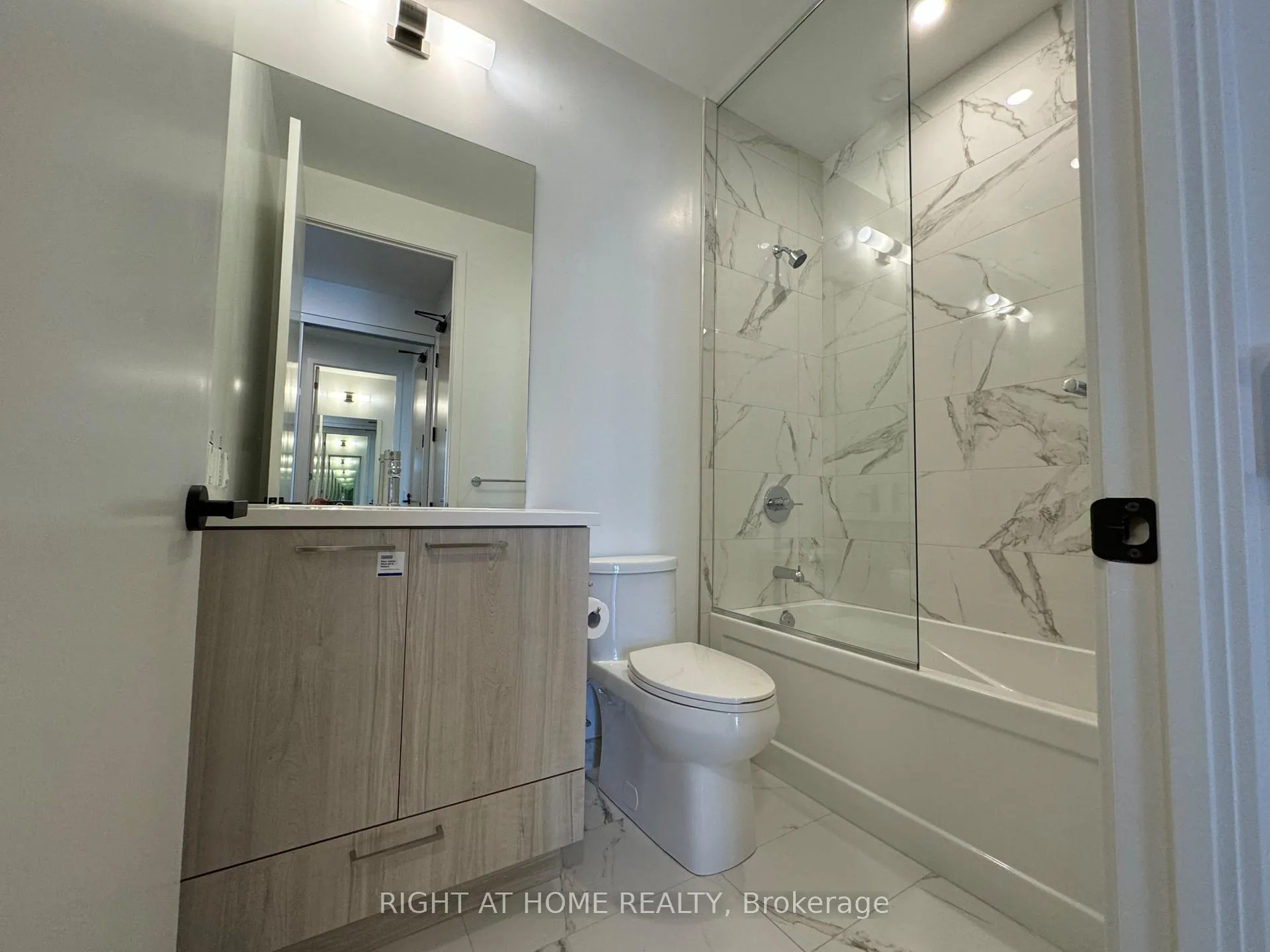 Photo 15 of Unit 1601, 225 Commerce Street, Vaughan, Vaughan Corporate Centre — HOMEH