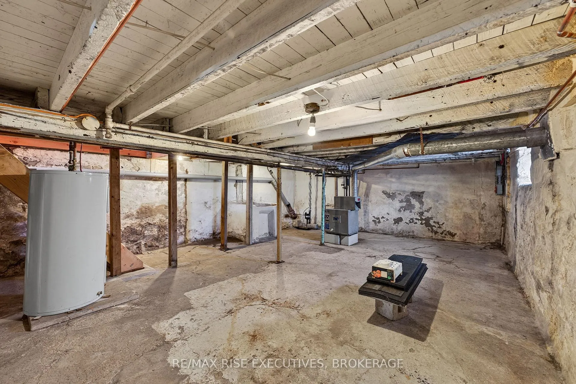 Photo 30 of 207 Concession Street, Kingston, East of Sir John A. Blvd — HOMEH