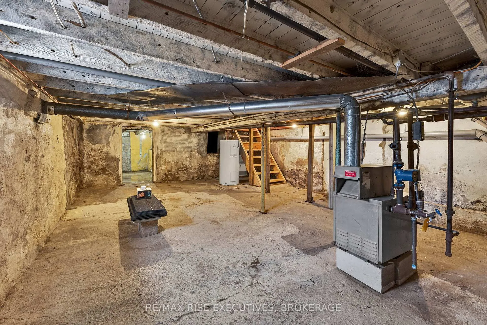 Photo 32 of 207 Concession Street, Kingston, East of Sir John A. Blvd — HOMEH