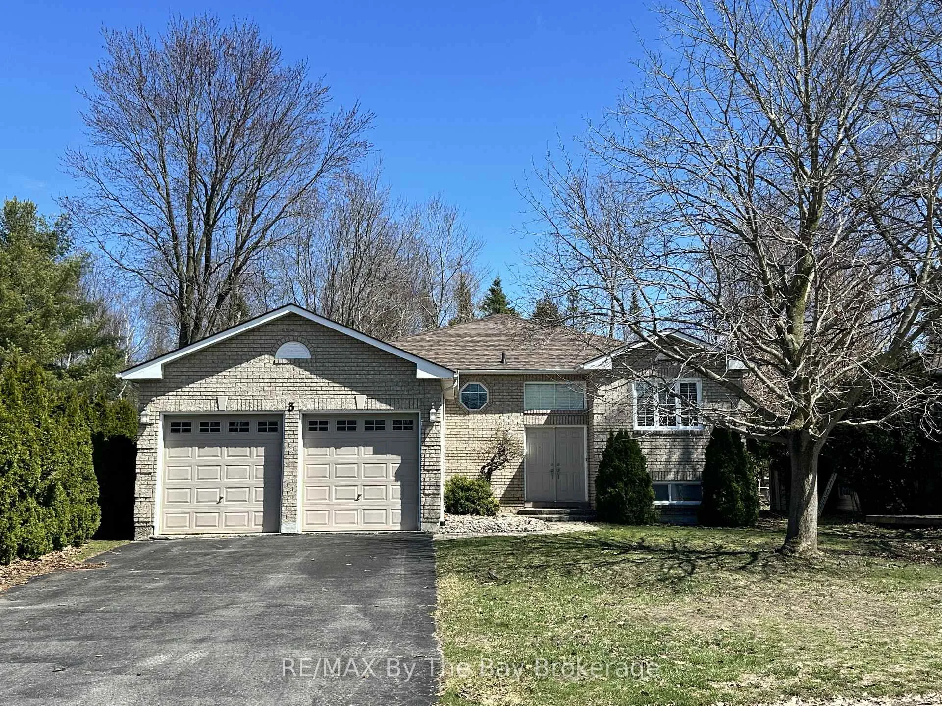 Photo 1 of 3 Evergreen Crescent, Wasaga Beach — HOMEH