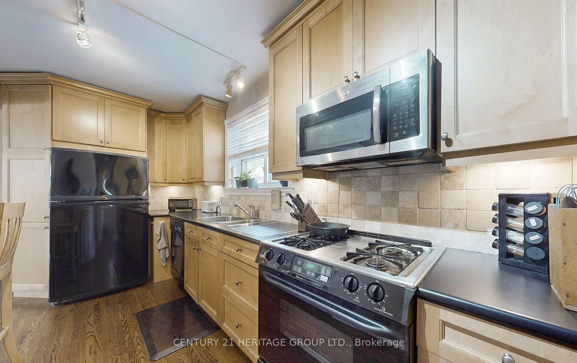 Photo 9 of 242 Joicey Boulevard, Toronto, Bedford Park-Nortown — HOMEH