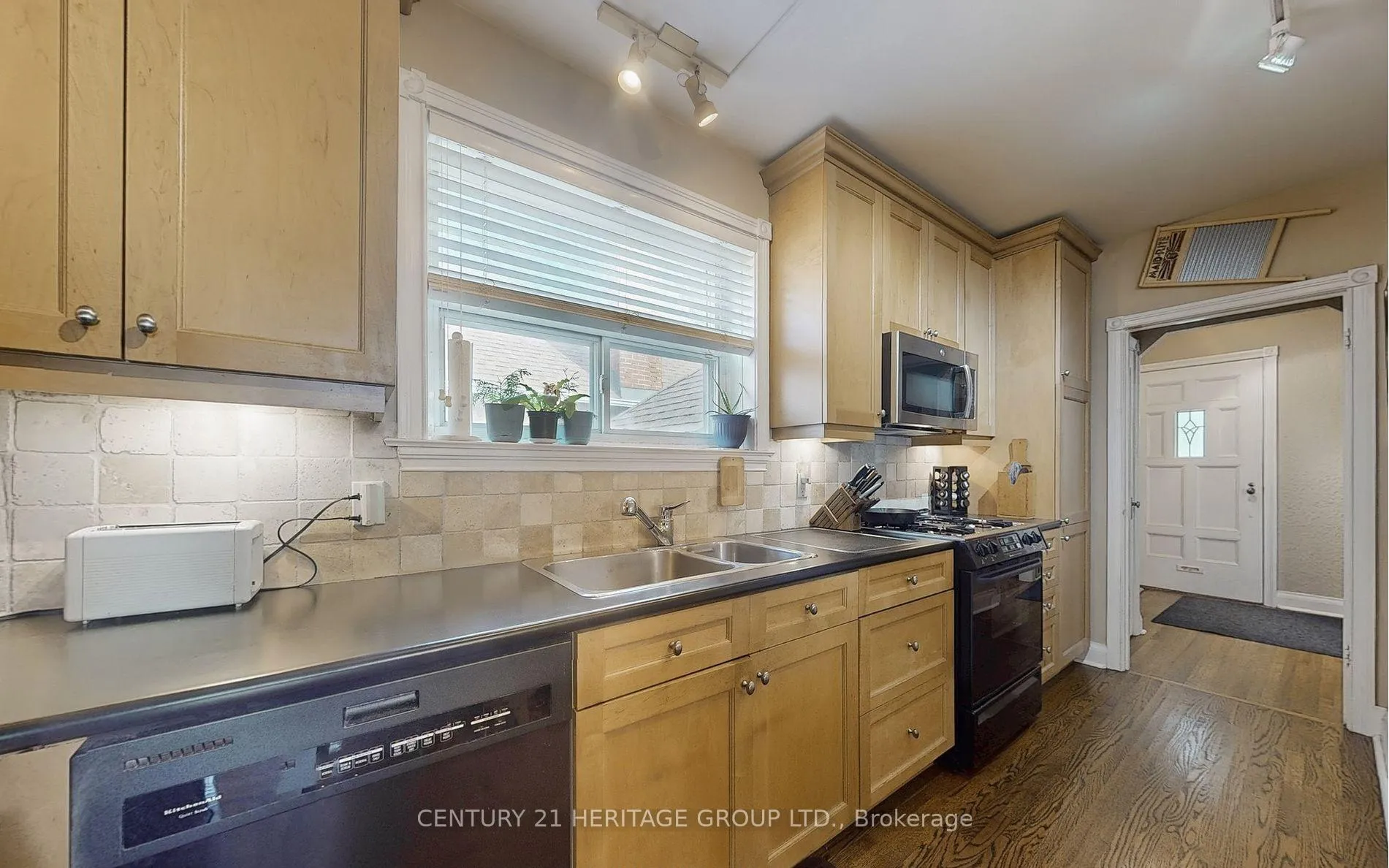 Photo 10 of 242 Joicey Boulevard, Toronto, Bedford Park-Nortown — HOMEH