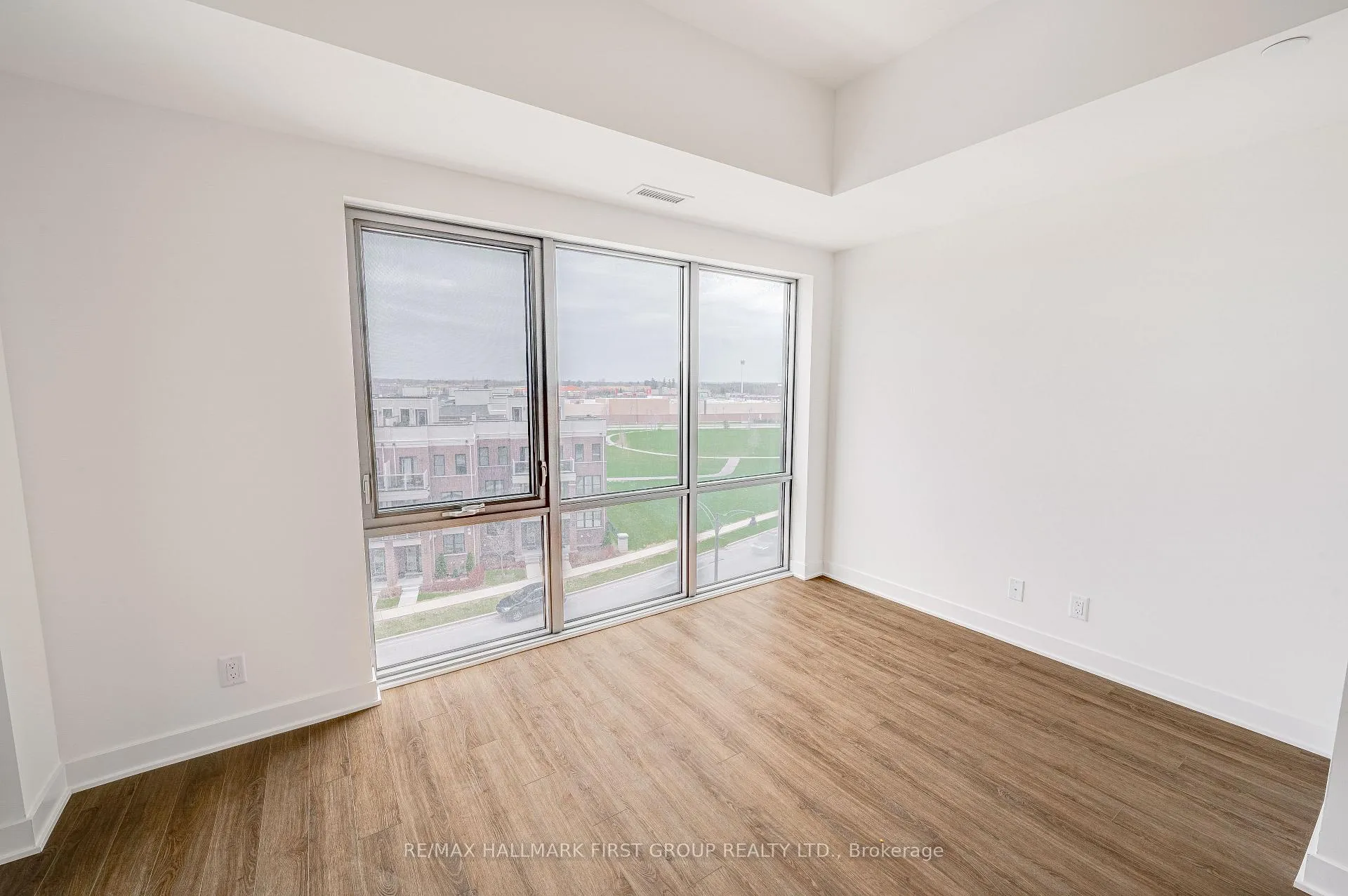 Photo 6 of Unit 517, 51 Clarington Boulevard, Clarington, Bowmanville — HOMEH
