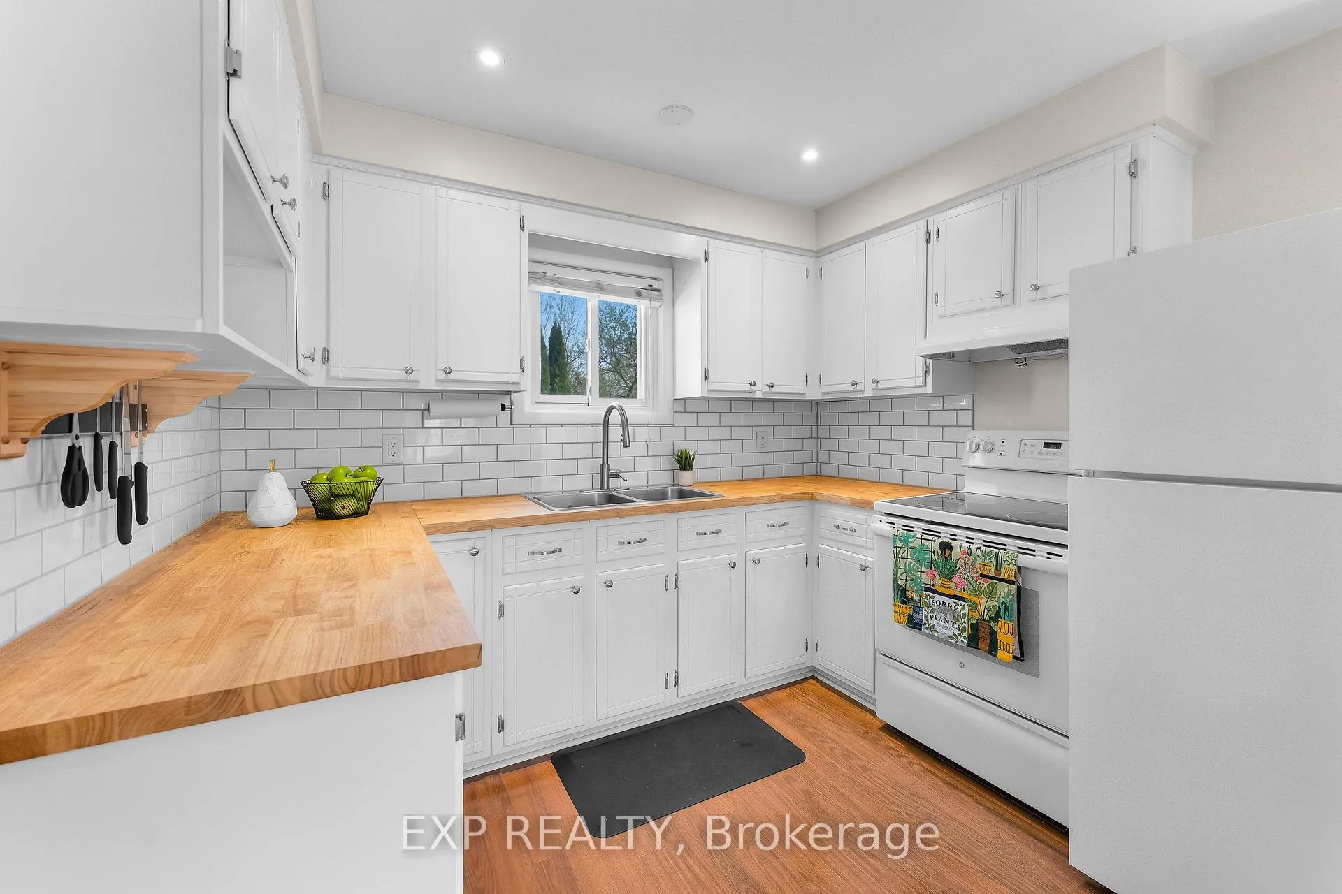 Photo 10 of 62 Rolls Avenue, St. Catharines, Fairview — HOMEH