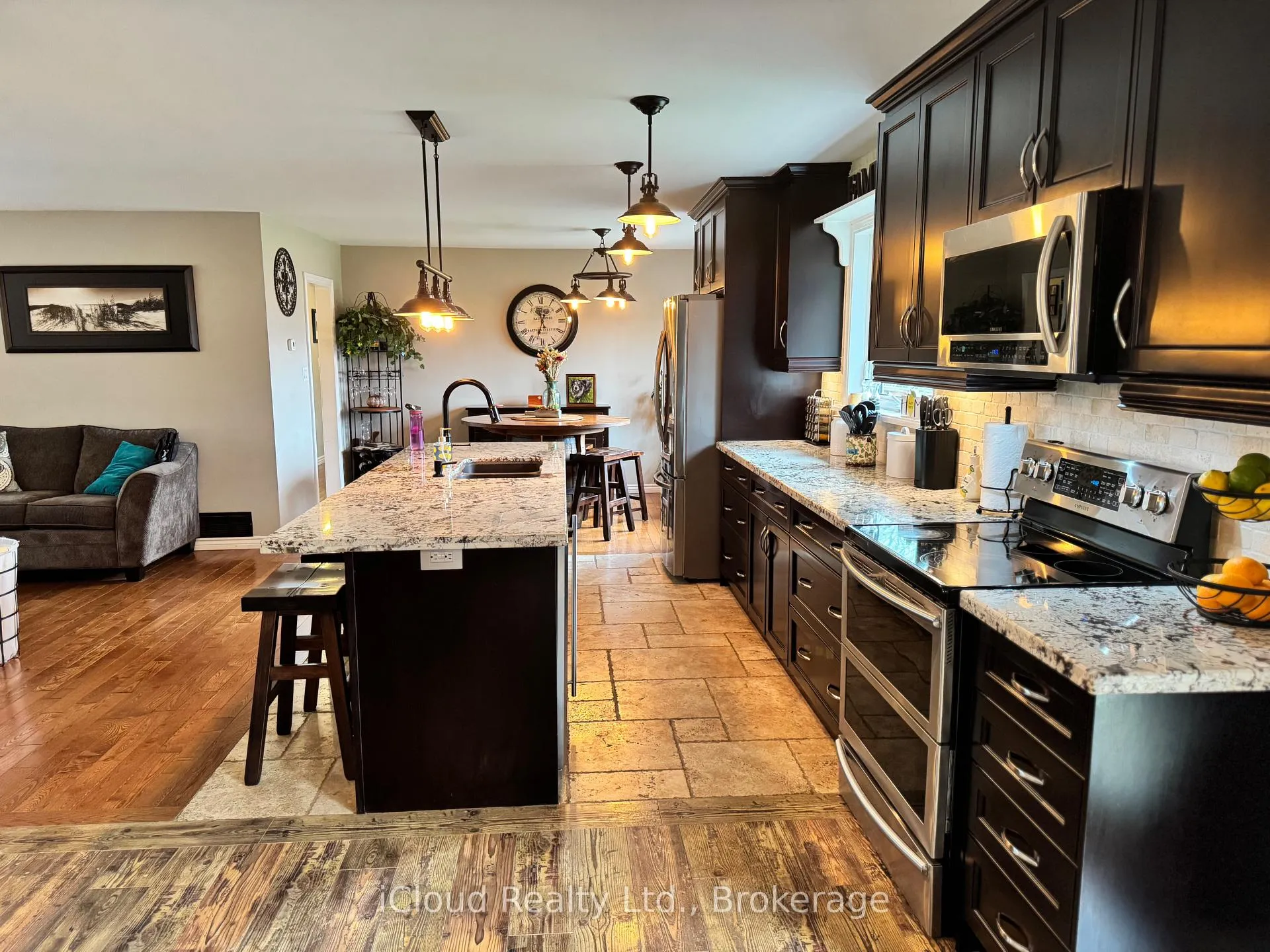 Photo 5 of 17 Agnes Street, Caledon, Alton — HOMEH