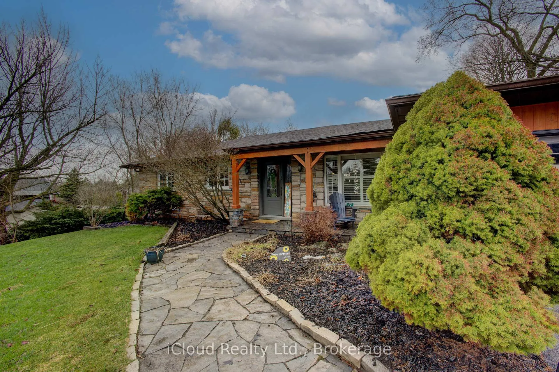 Photo 11 of 17 Agnes Street, Caledon, Alton — HOMEH