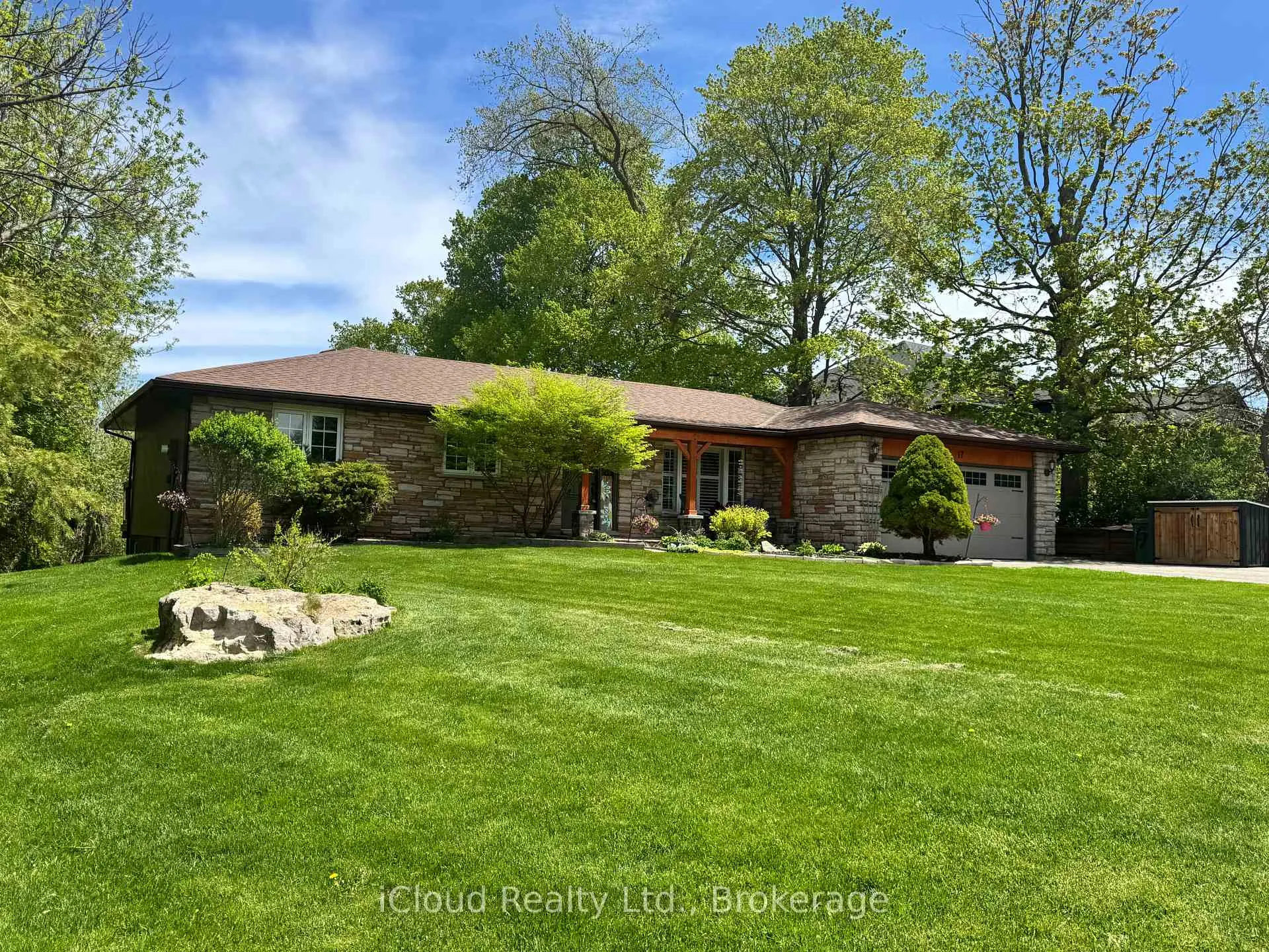 Photo 1 of 17 Agnes Street, Caledon, Alton — HOMEH
