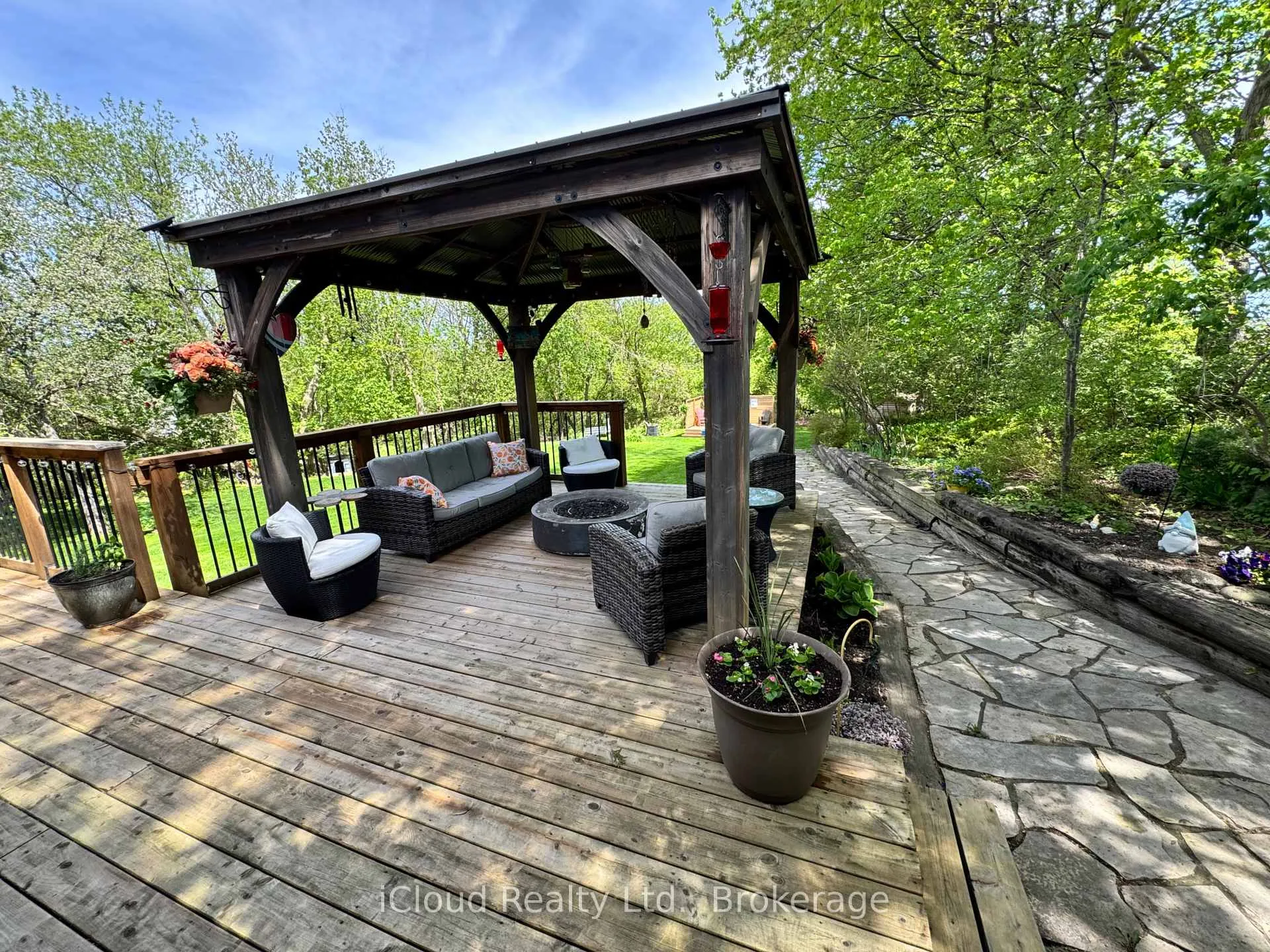Photo 2 of 17 Agnes Street, Caledon, Alton — HOMEH