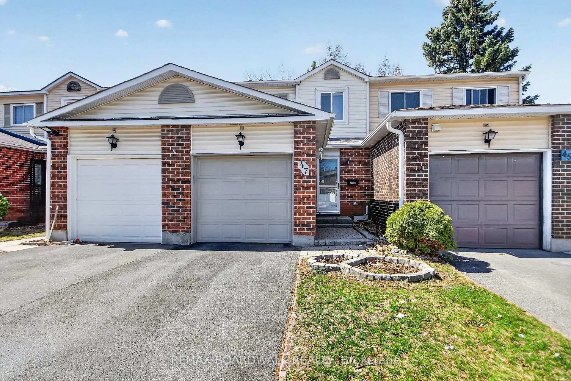 Photo 2 of Unit 10, 47 Sunridge Lane, Ottawa, Barrhaven - On the Green — HOMEH