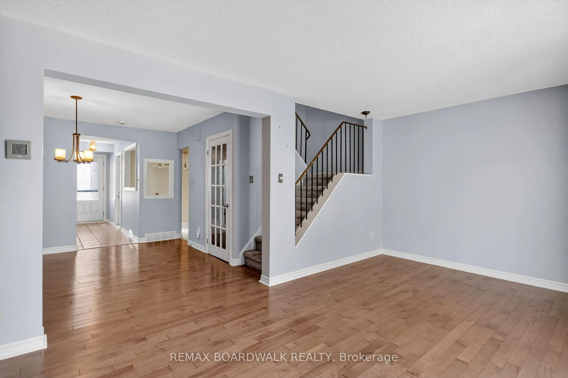 Photo 6 of Unit 10, 47 Sunridge Lane, Ottawa, Barrhaven - On the Green — HOMEH