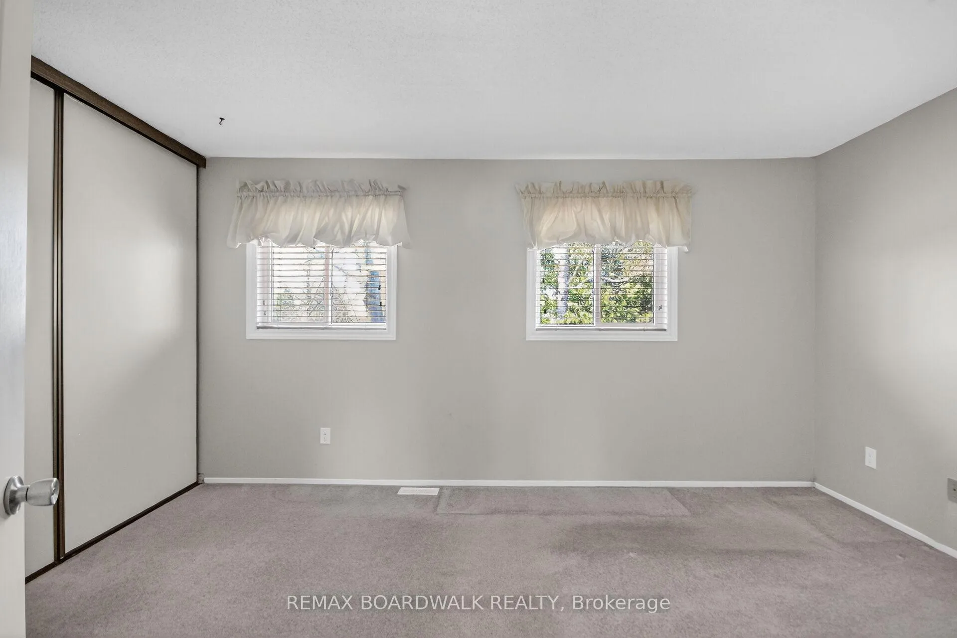 Photo 12 of Unit 10, 47 Sunridge Lane, Ottawa, Barrhaven - On the Green — HOMEH