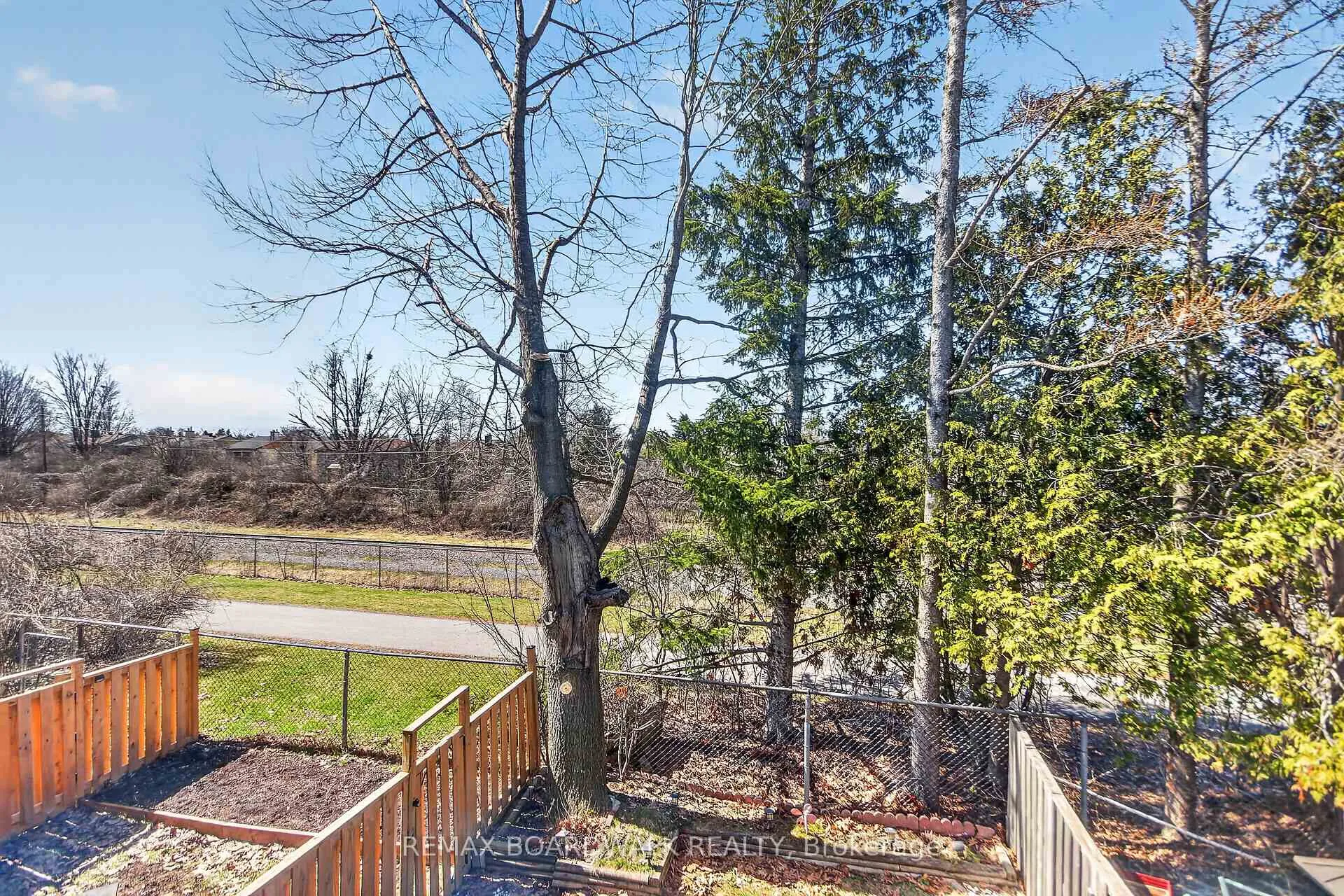 Photo 19 of Unit 10, 47 Sunridge Lane, Ottawa, Barrhaven - On the Green — HOMEH