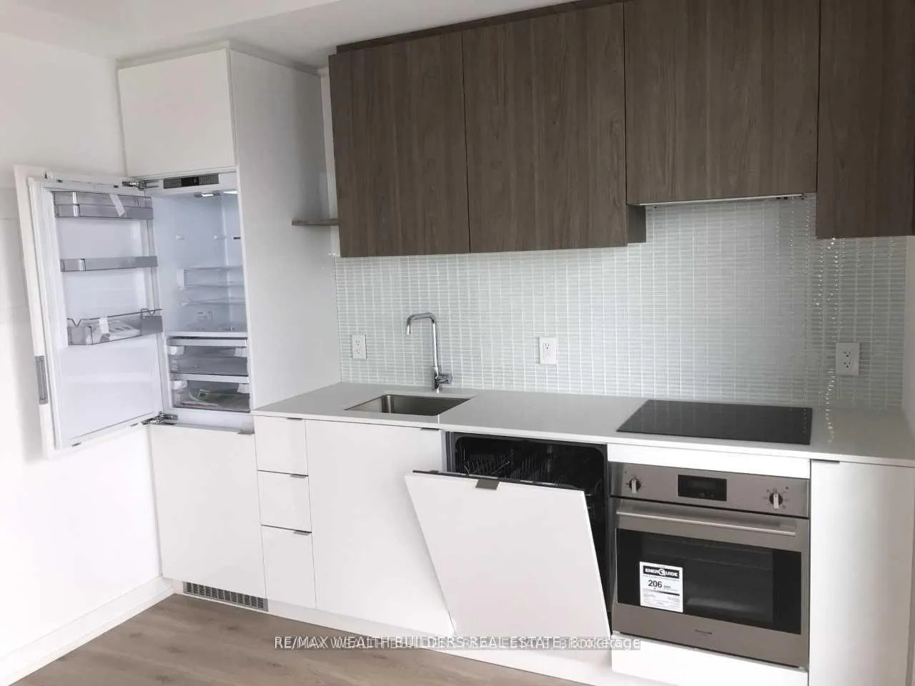Photo 2 of Unit 1204, 161 Roehampton Avenue, Toronto, Mount Pleasant West — HOMEH