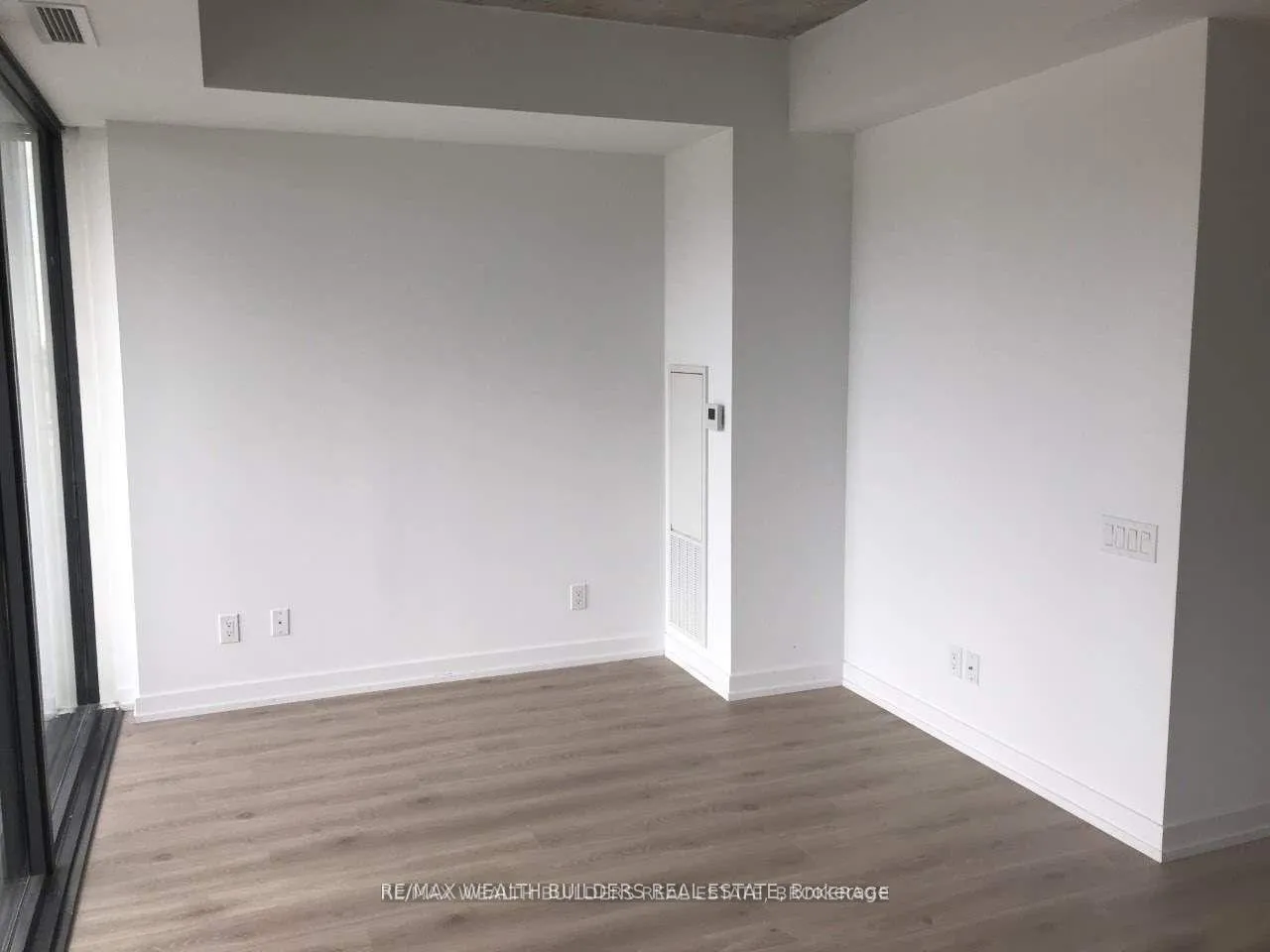Photo 3 of Unit 1204, 161 Roehampton Avenue, Toronto, Mount Pleasant West — HOMEH