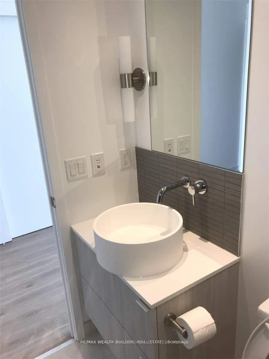 Photo 8 of Unit 1204, 161 Roehampton Avenue, Toronto, Mount Pleasant West — HOMEH