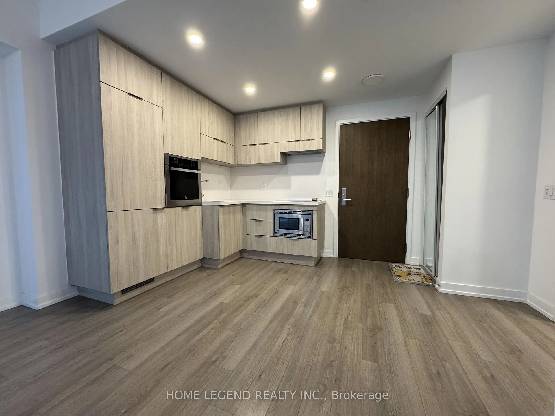 Photo 2 of Unit 706, 39 Roehampton Avenue, Toronto, Mount Pleasant West — HOMEH