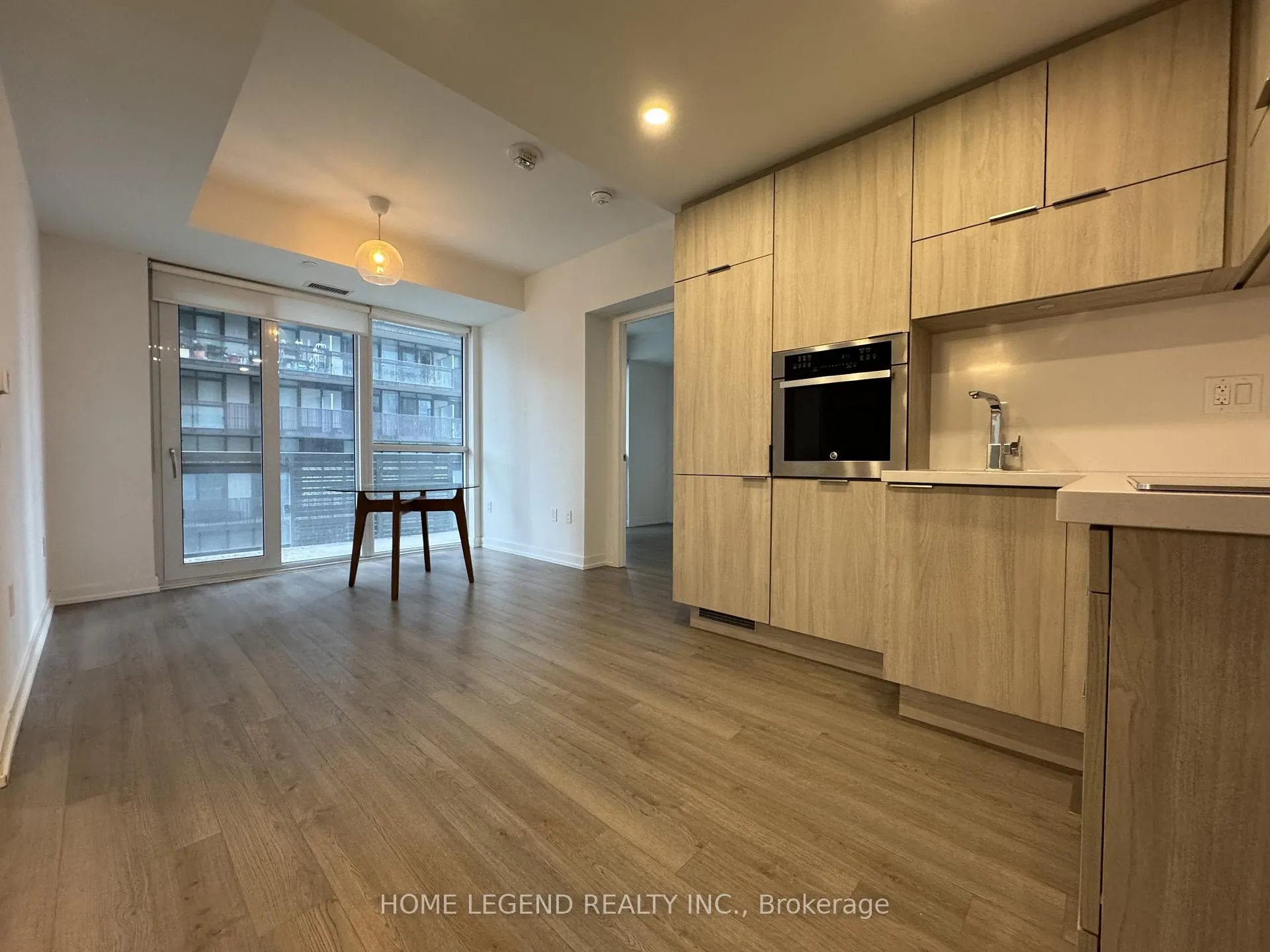 Photo 4 of Unit 706, 39 Roehampton Avenue, Toronto, Mount Pleasant West — HOMEH