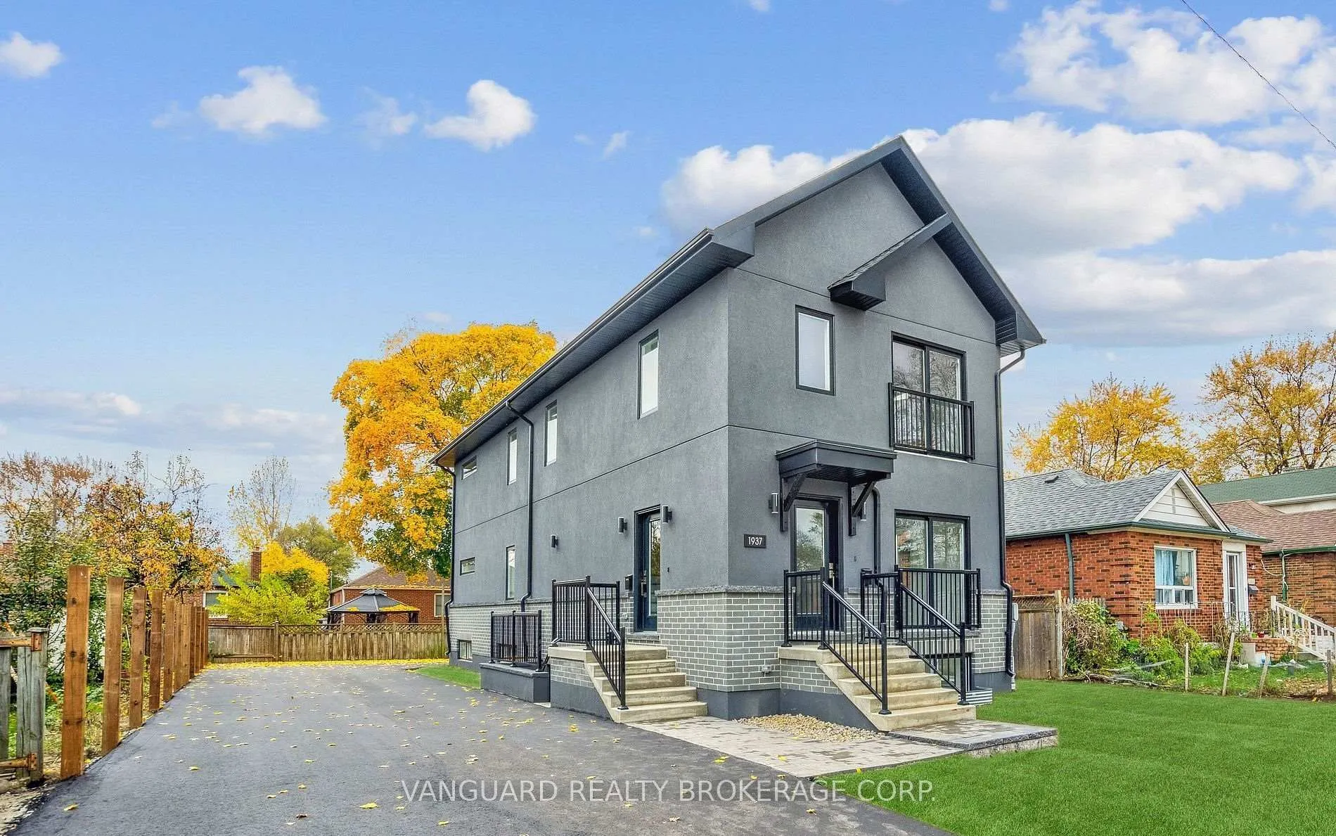 Photo of 1937 Lawrence Avenue W