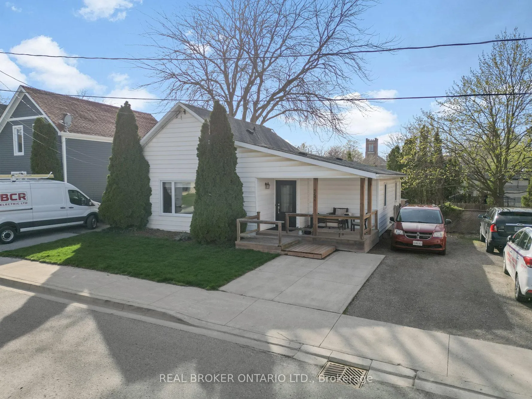 Photo 1 of 4246 Academy Street, Lincoln, Beamsville — HOMEH