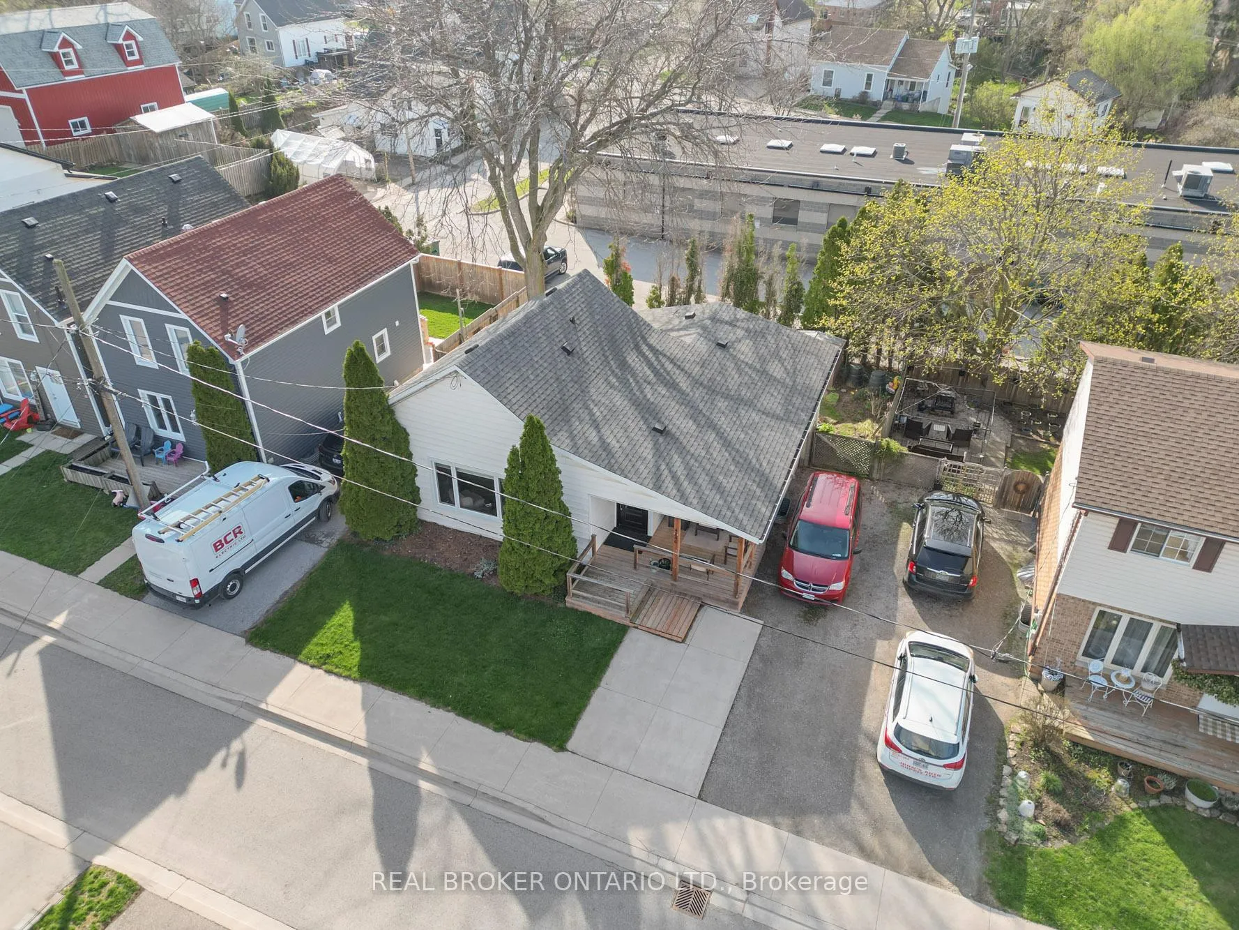 Photo 2 of 4246 Academy Street, Lincoln, Beamsville — HOMEH