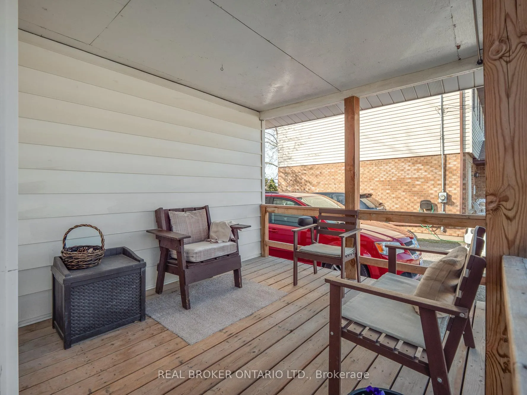 Photo 4 of 4246 Academy Street, Lincoln, Beamsville — HOMEH
