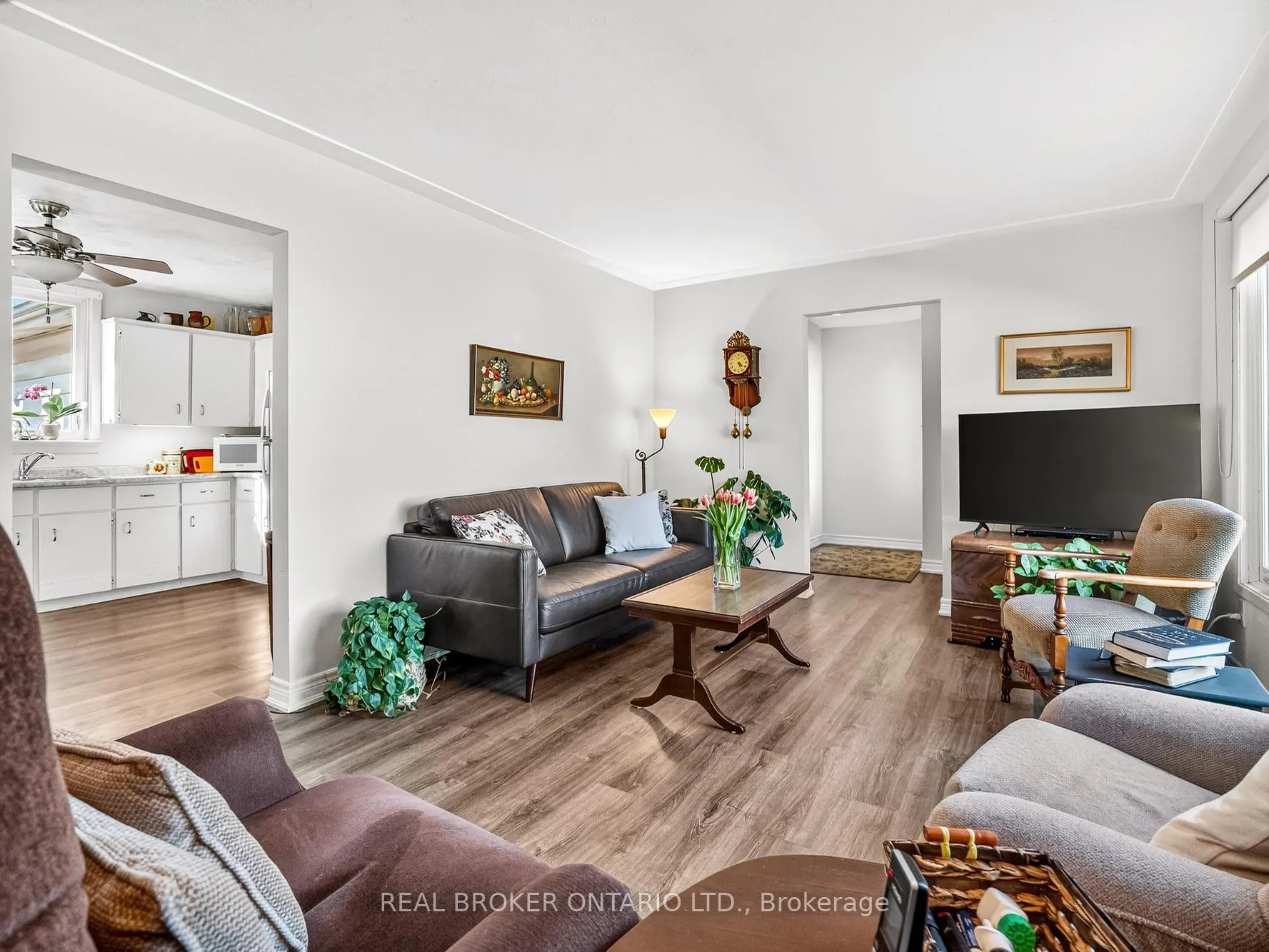 Photo 7 of 4246 Academy Street, Lincoln, Beamsville — HOMEH